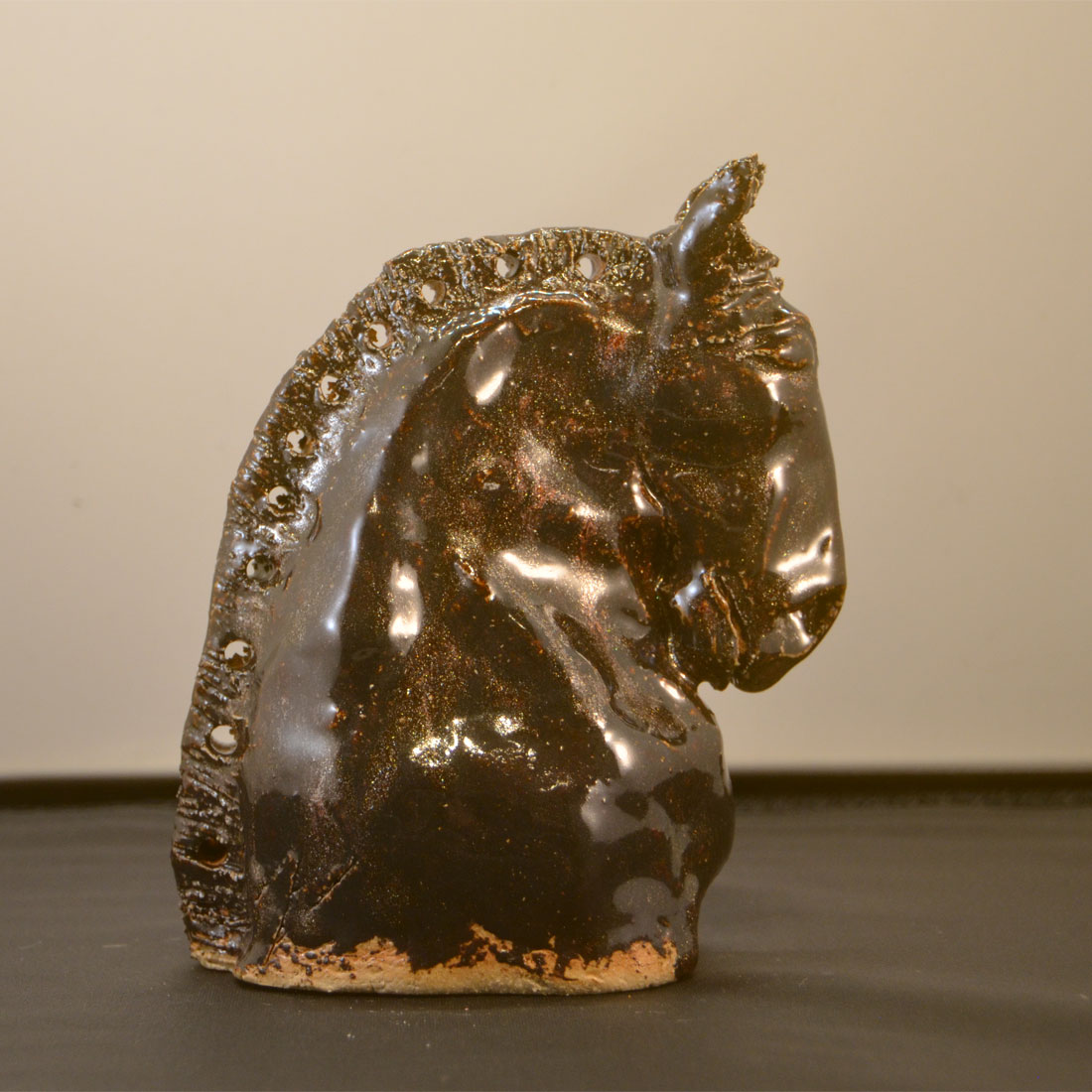 Hästhuvud i stengods