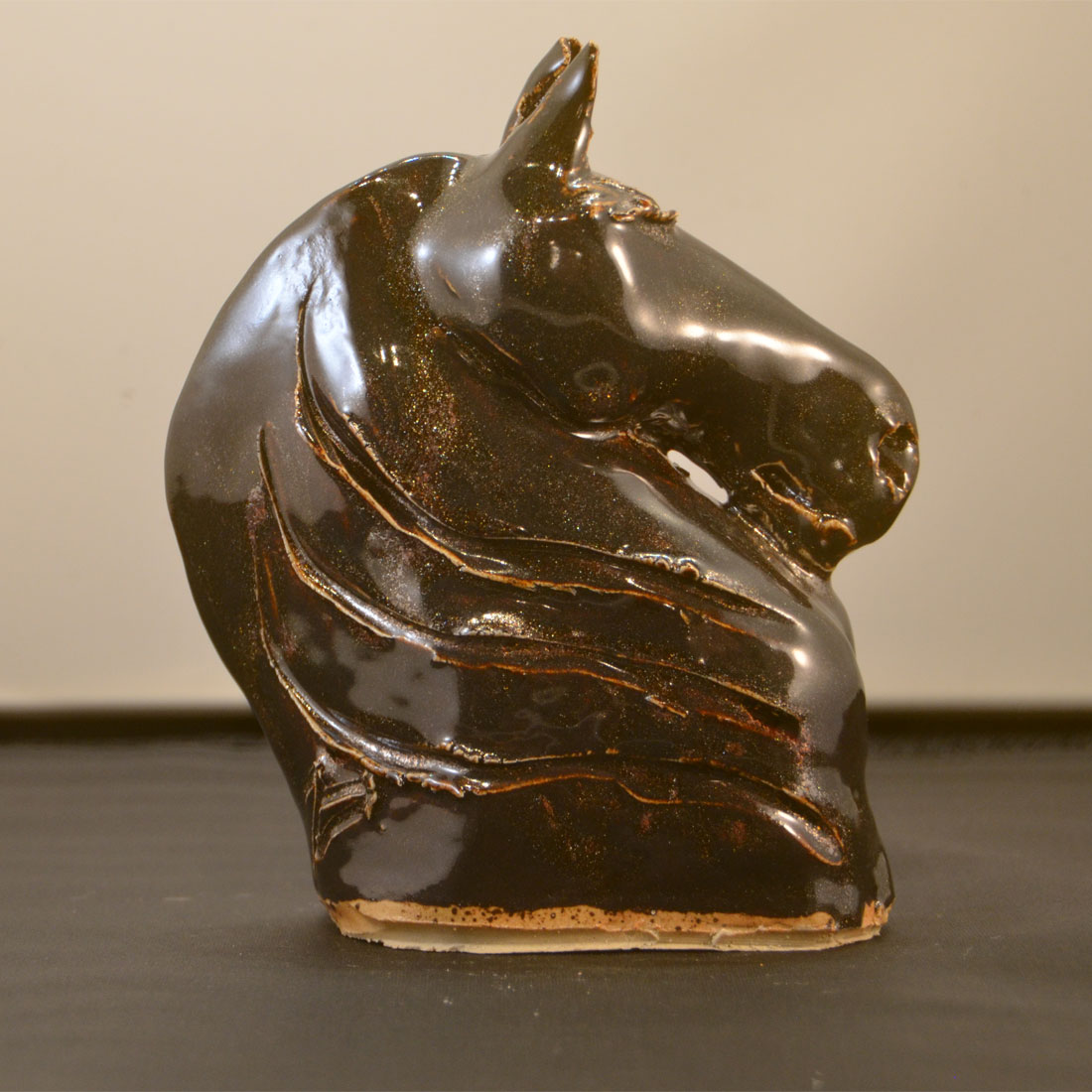 Hästhuvud i stengods