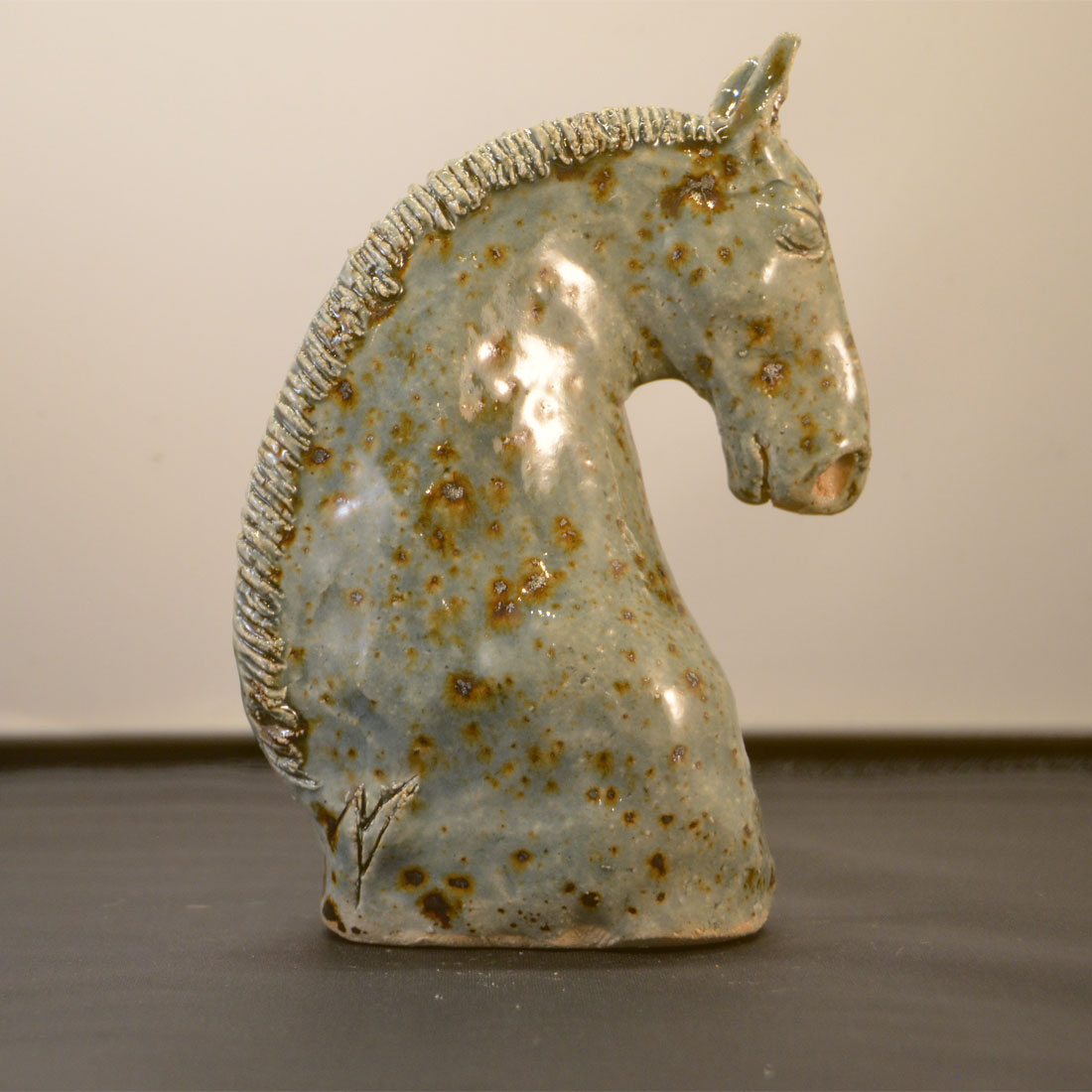 Hästhuvud i stengods