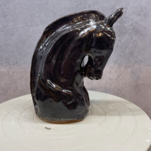 Hästhuvud i stengods