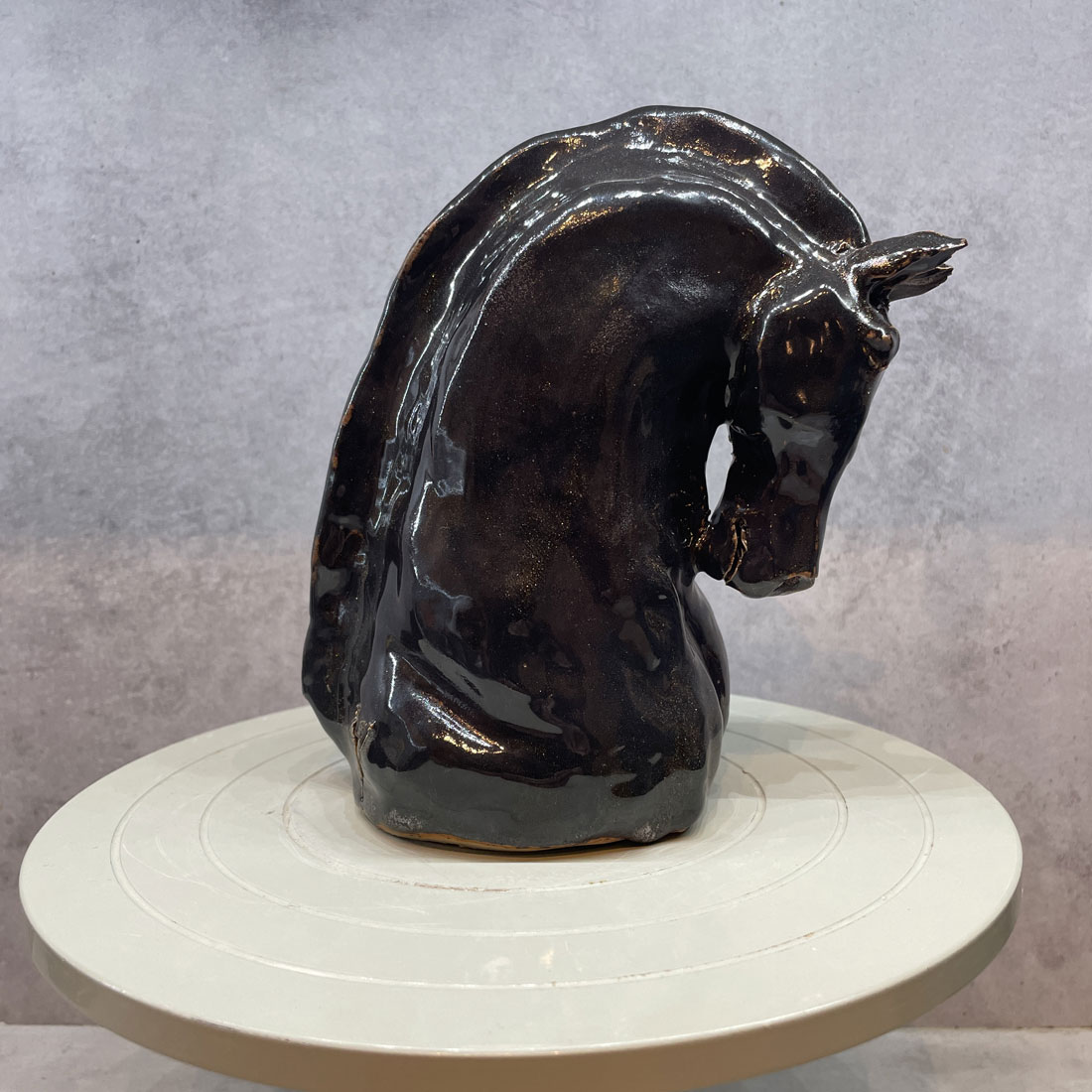 Hästhuvud i stengods